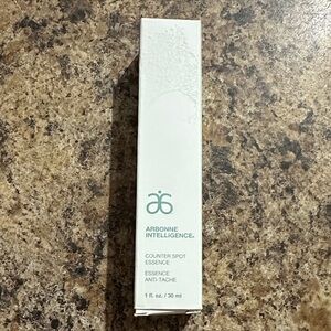 Arbonne Intelligence Counter Spot Essence - White